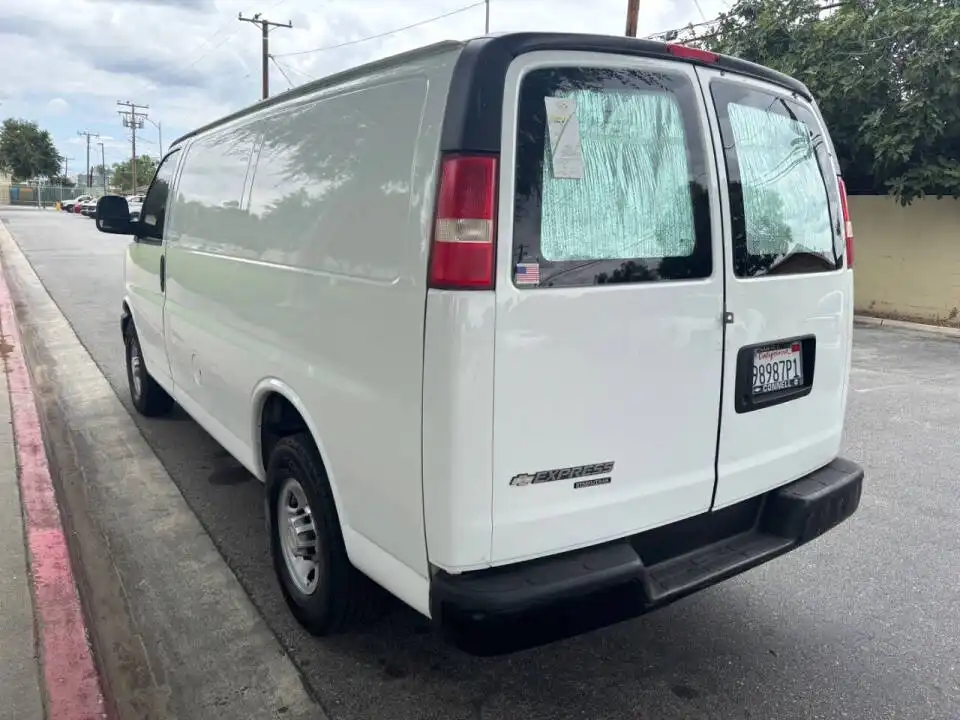 2014 Chevrolet Express 2500 Work Van HD's photo