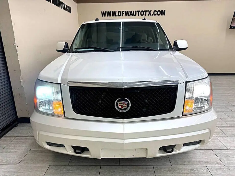 2005 Cadillac Escalade AWD photo 3