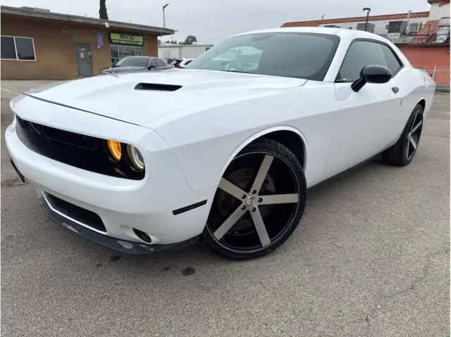 2017 Dodge Challenger SXT Plus photo 1