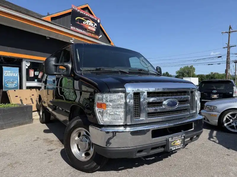 2013 Ford E-Series E-350 Super Duty Extended's photo