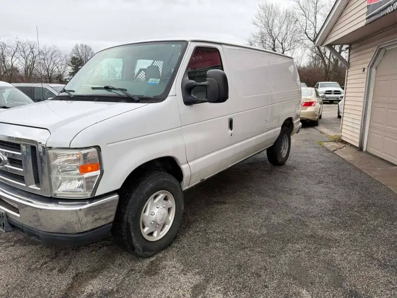 2014 Ford E-Series E-250 Van photo 3