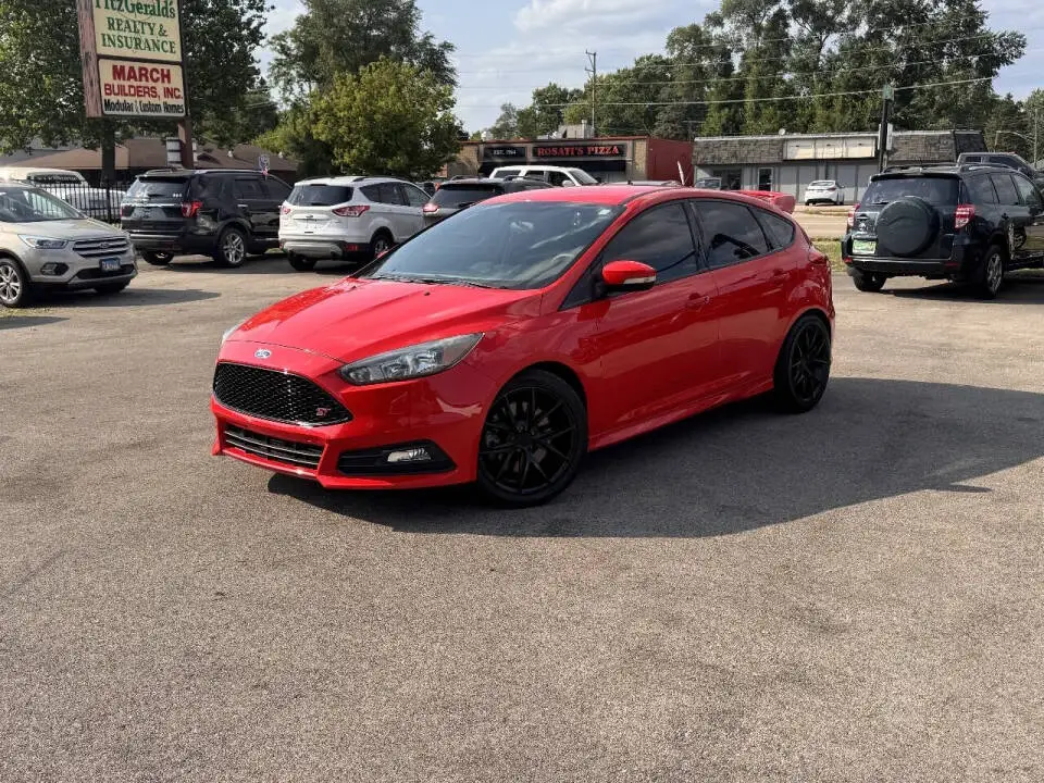 2017 Ford Focus 5 Door Hatch ST photo 1