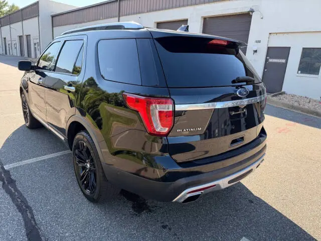2017 Ford Explorer Platinum 4WD photo 3
