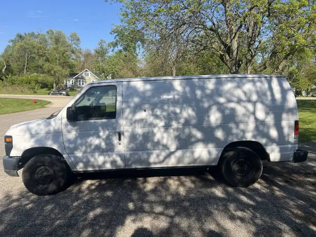 2012 Ford E-Series E-150 Van photo 4
