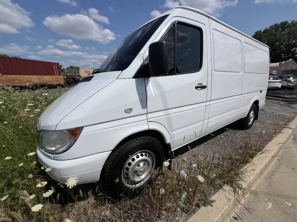 2004 Dodge Sprinter 2500 140" W.B. photo 1