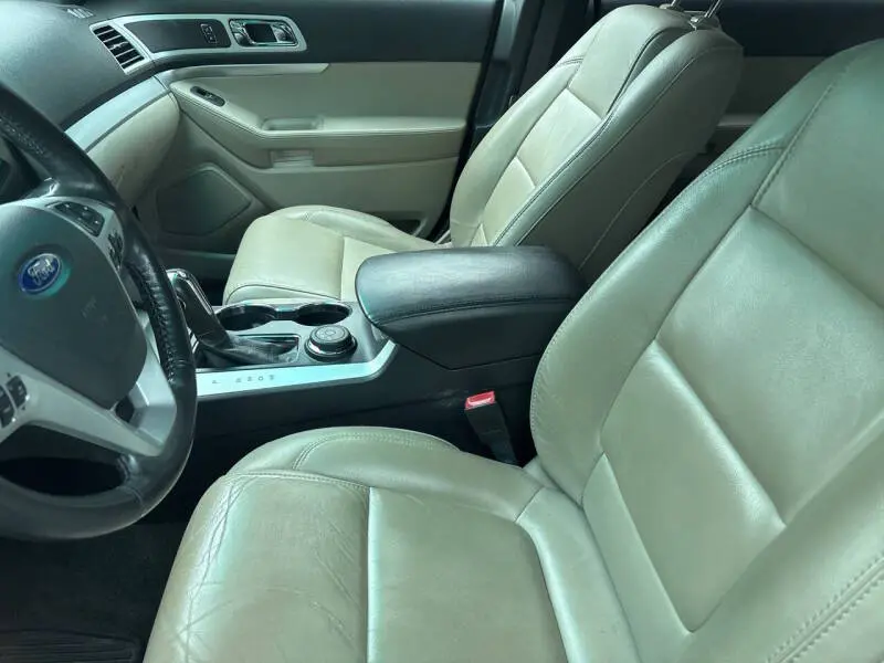 2014 Ford Explorer XLT 4WD photo 4