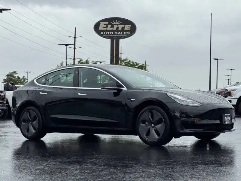 2019 Tesla Model 3 Standard Range Plus's photo