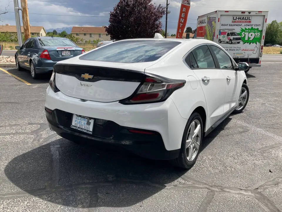 2017 Chevrolet Volt LT photo 3
