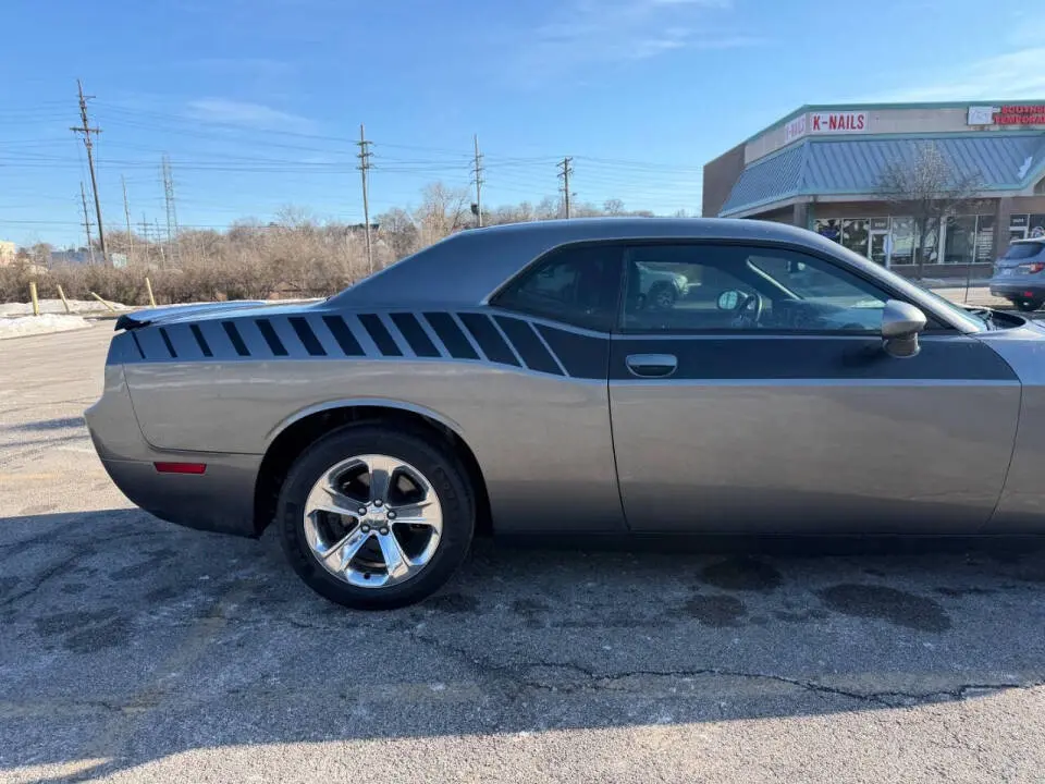 2012 Dodge Challenger SXT photo 5