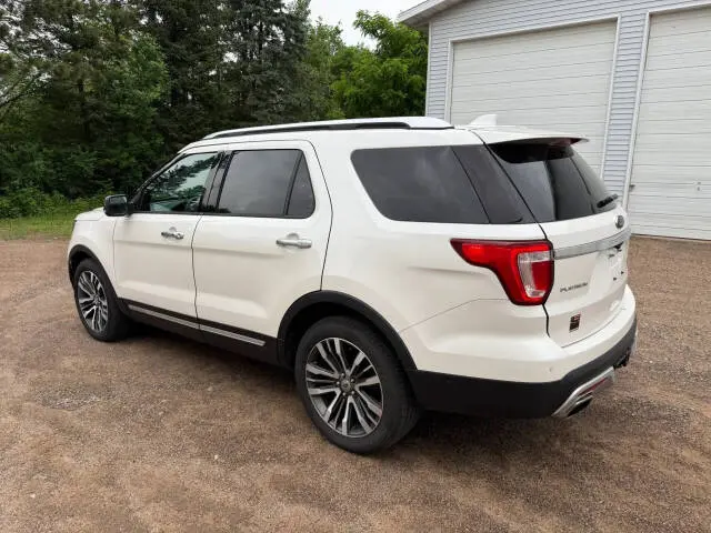 2017 Ford Explorer Platinum 4WD photo 4