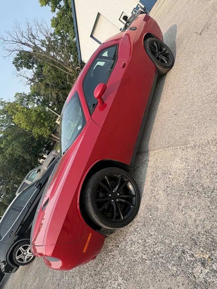 2016 Dodge Challenger SXT's photo