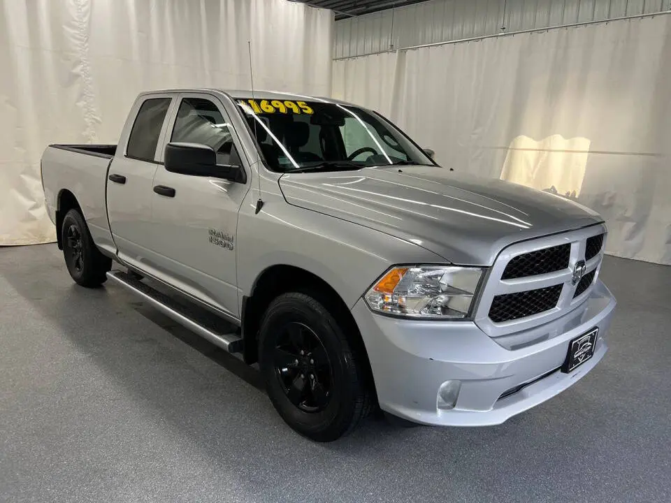 2018 RAM 1500 Express Quad Cab 4x4 6'4" Box photo 3