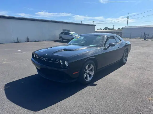 2015 Dodge Challenger SXT photo 1