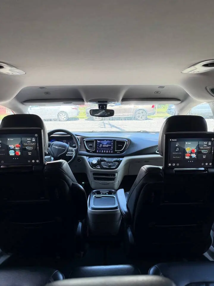 2018 Chrysler Pacifica Touring L Plus photo 5