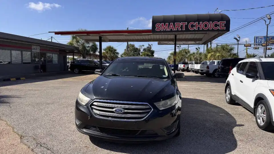 2013 Ford Taurus SE FWD's photo