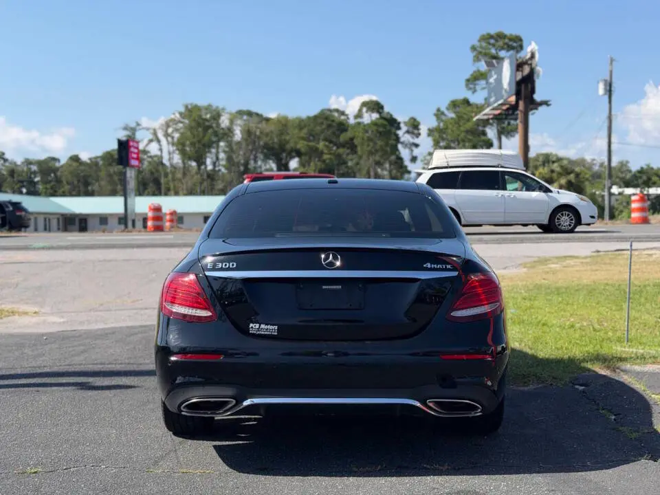 2017 Mercedes-Benz E-Class E300 4MATIC photo 5