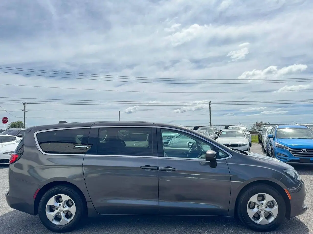 2017 Chrysler Pacifica LX photo 4