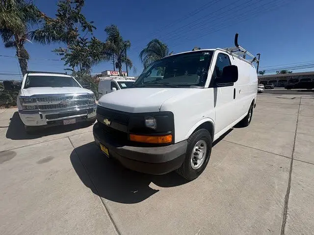 2016 Chevrolet Express Work Van HD 2500 photo 3