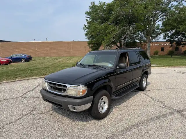 2000 Ford Explorer XLT 4X4's photo