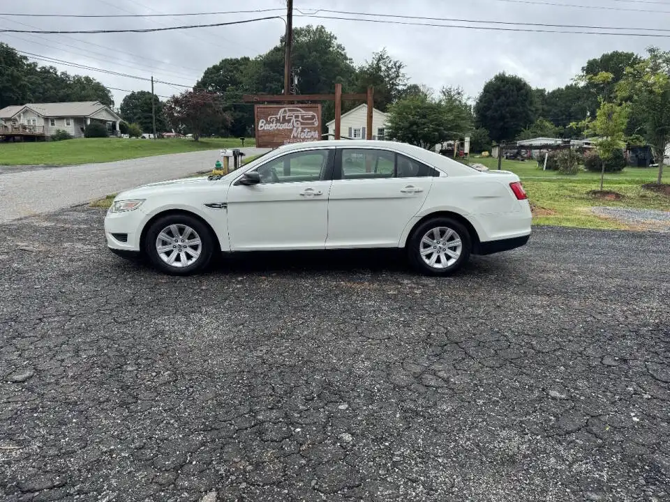 2012 Ford Taurus SE FWD's photo