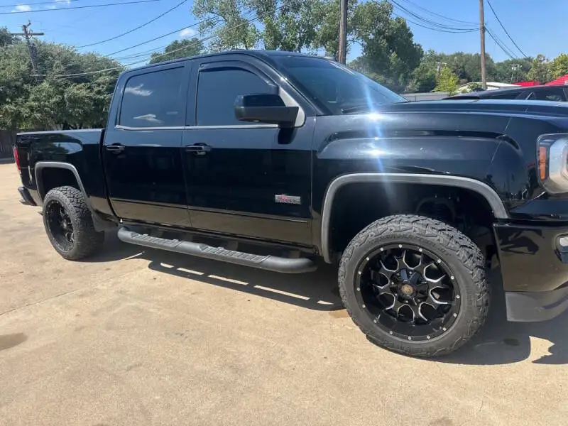 2017 GMC Sierra 4WD Crew Cab Short Box SLT photo 1