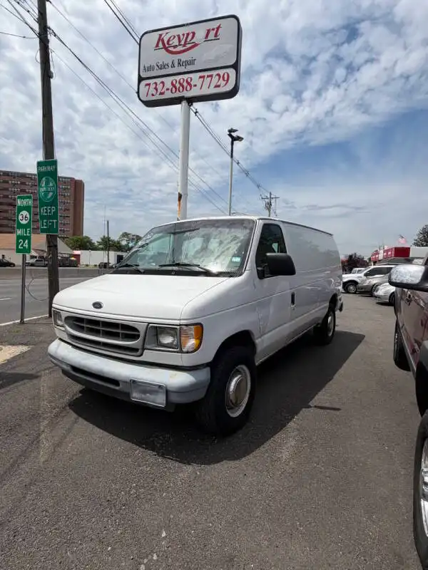 2002 Ford E-Series E-250 Van's photo