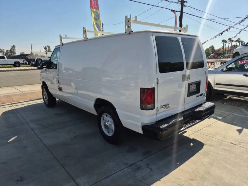 2011 Ford E-Series E-150 Van photo 4