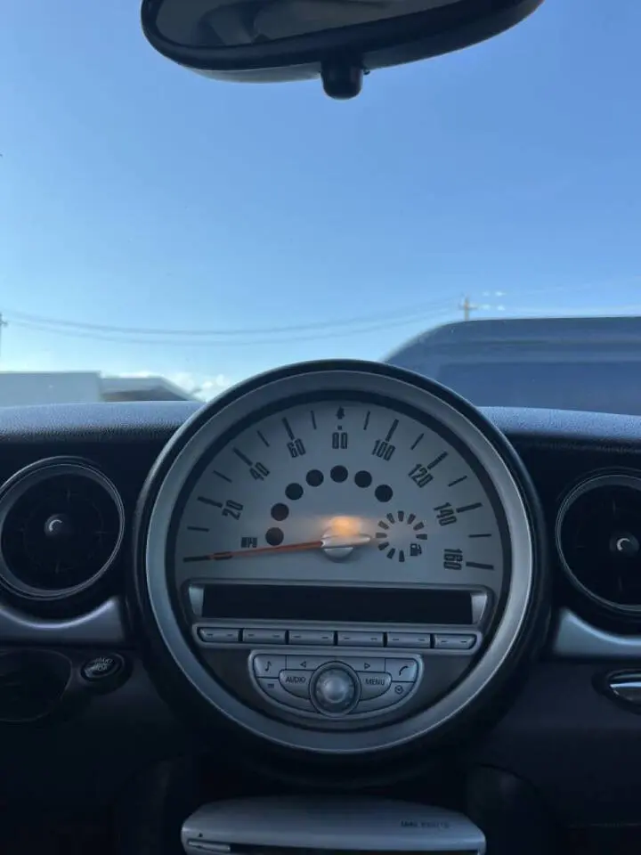 2009 MINI Cooper Base photo 3
