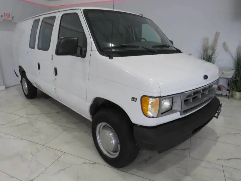 2001 Ford E-Series E-150 Van's photo