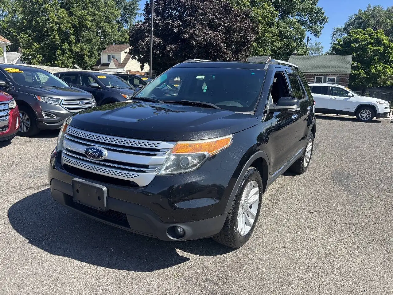 2013 Ford Explorer XLT 4x4 photo 1
