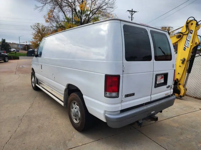 2000 Ford E-Series E-250 Van photo 3