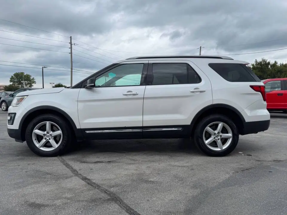 2016 Ford Explorer XLT 4WD photo 4