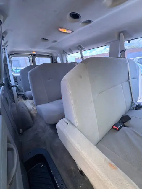 2011 Ford E-Series E-350 XLT Super Duty Extended photo 3