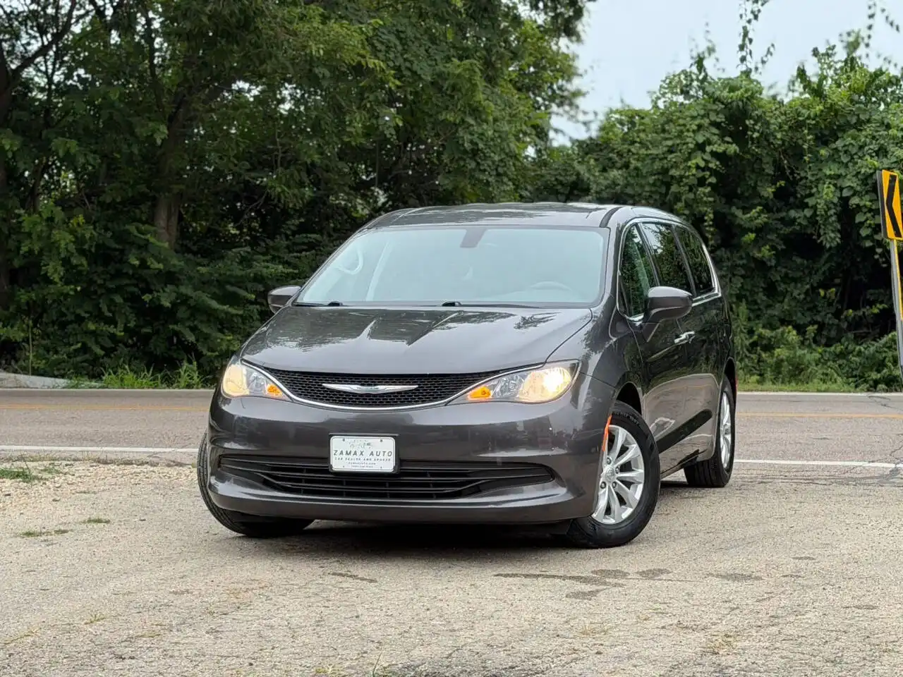 2017 Chrysler Pacifica Touring's photo