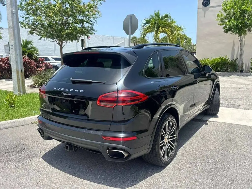 2017 Porsche Cayenne Platinum Edition photo 5