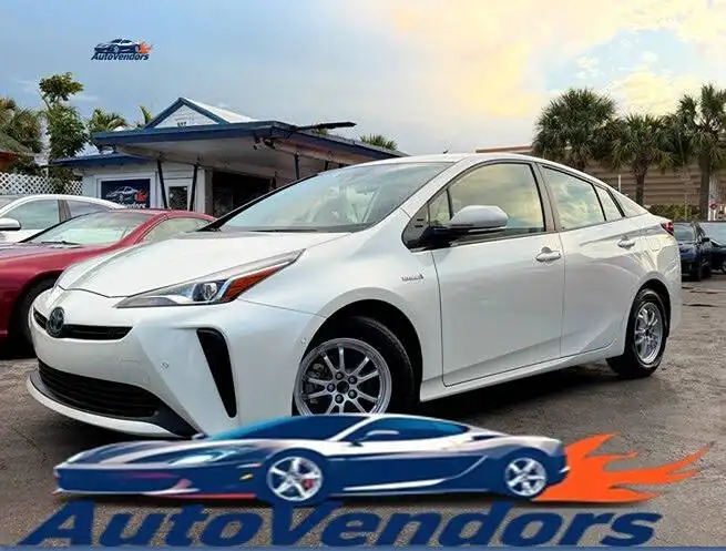 2020 Toyota Prius LE FWD's photo