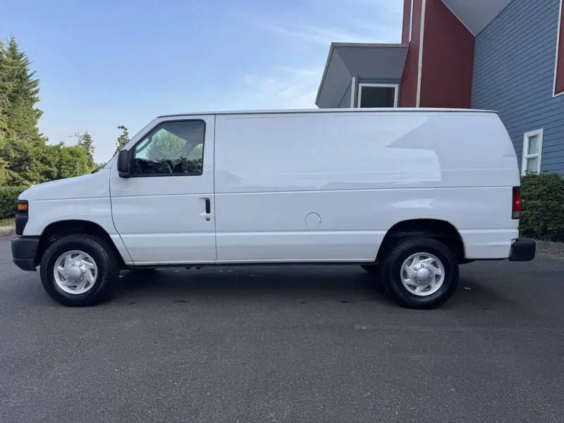 2013 Ford E-Series E-250 Van photo 5