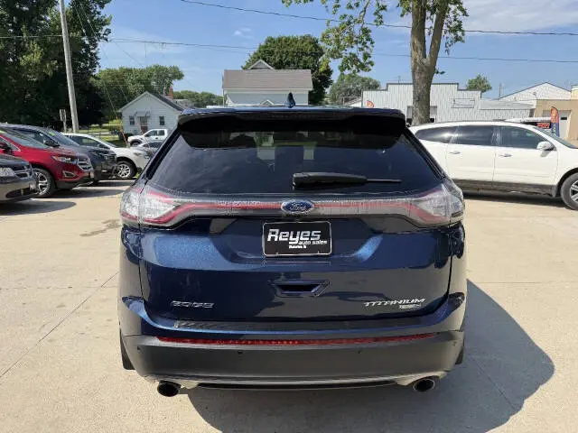 2017 Ford Edge Titanium AWD photo 4