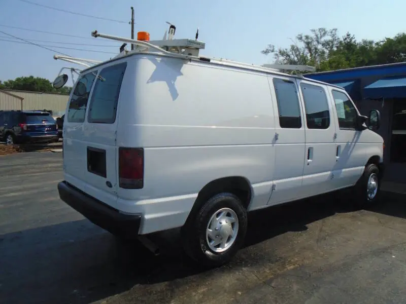 2012 Ford E-Series E-250 Van photo 5