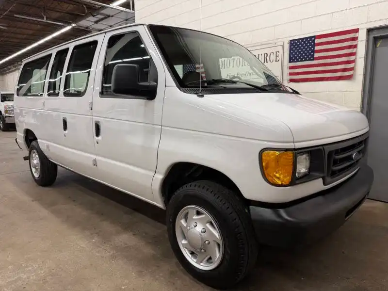 2003 Ford E-Series E-250 Van's photo