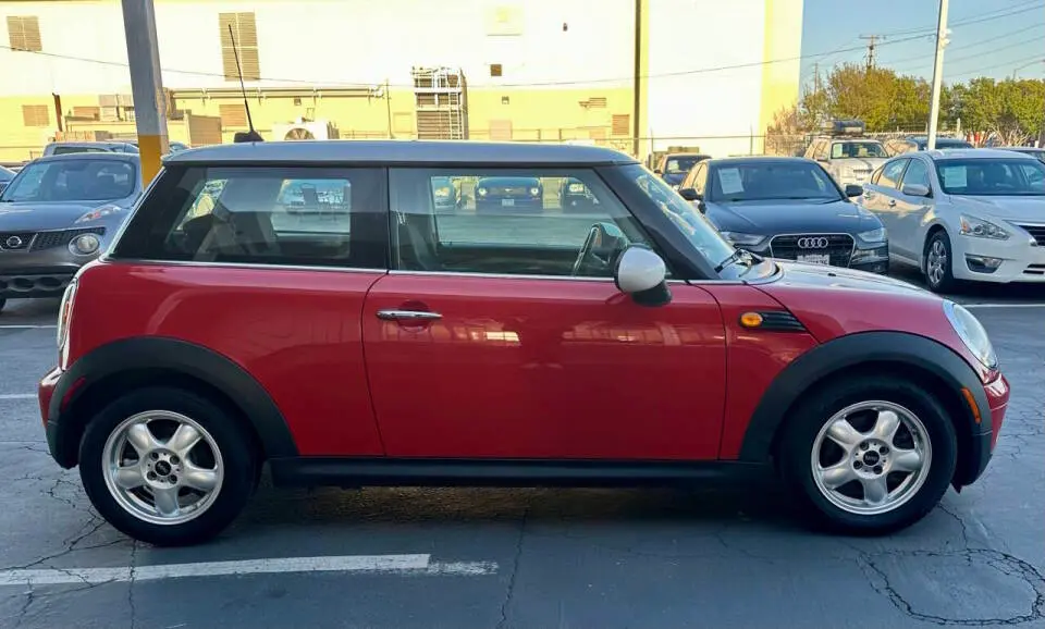2010 MINI Cooper Base photo 4