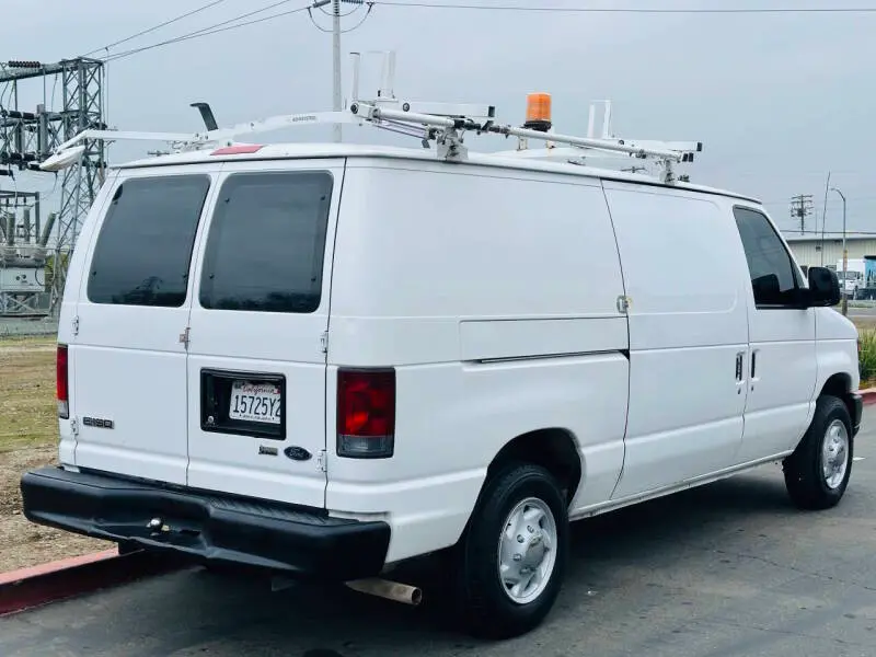 2010 Ford E-Series E-150 Van photo 5