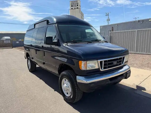2003 Ford E-Series E-250 Van photo 1