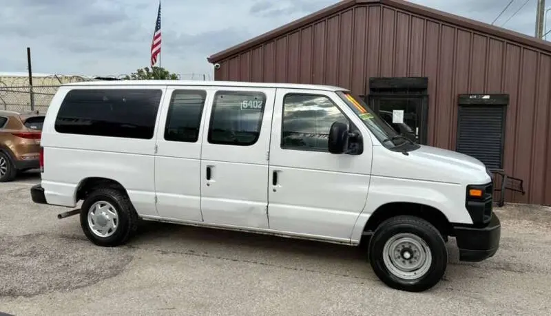 2011 Ford E-Series E-150 Van photo 4