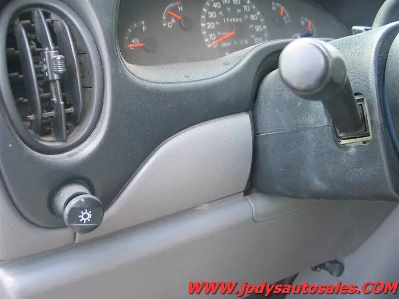 2000 Ford E-Series E-250 Van photo 5