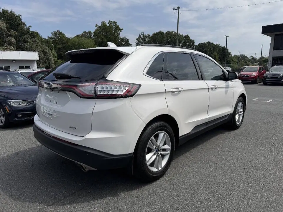 2017 Ford Edge SEL photo 5