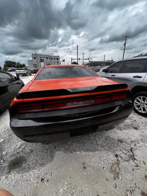 2012 Dodge Challenger SXT photo 4