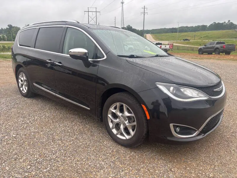 2019 Chrysler Pacifica Limited photo 3