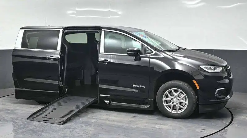 2025 Chrysler Pacifica Select photo 1