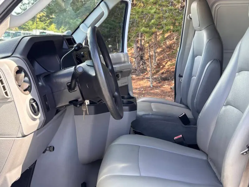 2012 Ford E-Series E-250 Van photo 5